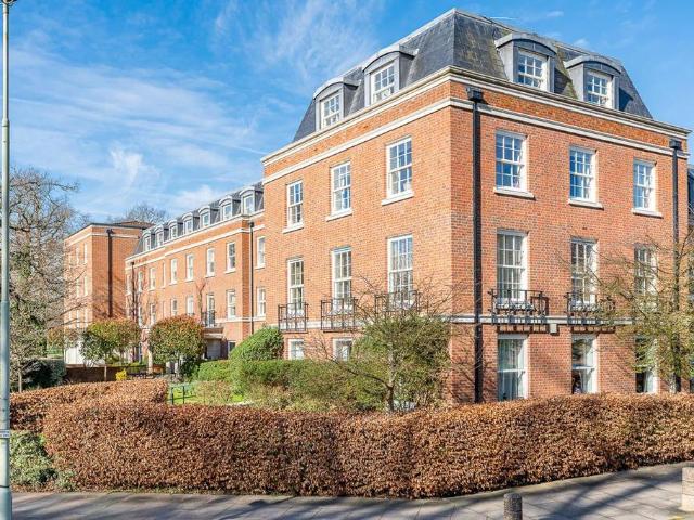 Flat for sale in Fretherne, Hertfordshire