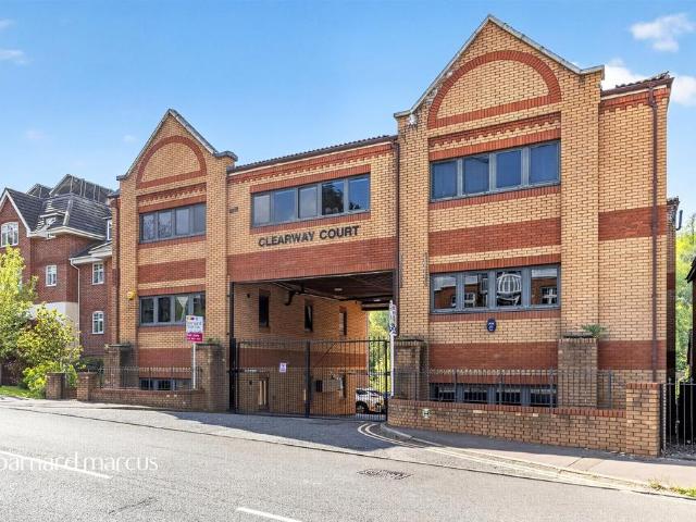 Flat for sale in Hillview, Surrey