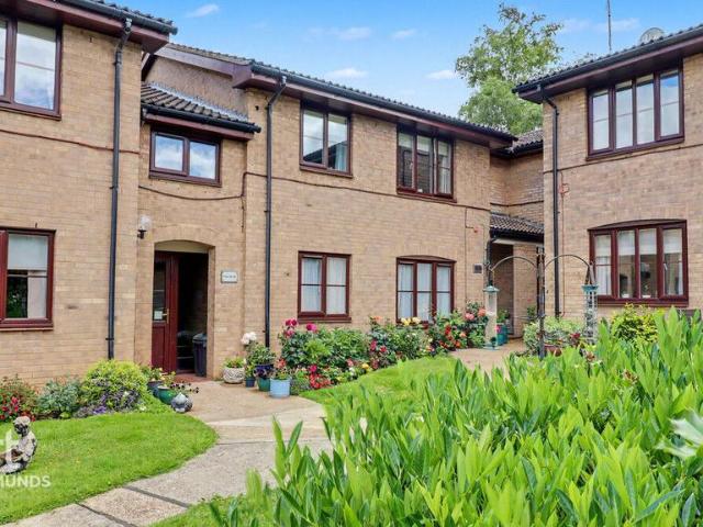 Flat for sale in Moreton Hall, Chedburgh