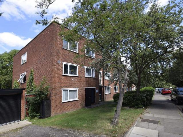Flat for sale in Preston, Greater London