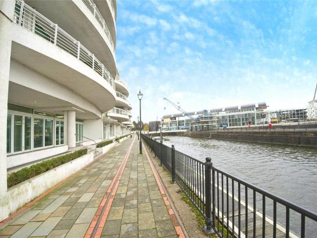 Flat for sale in Cardiff International Sports Village, Cardiff