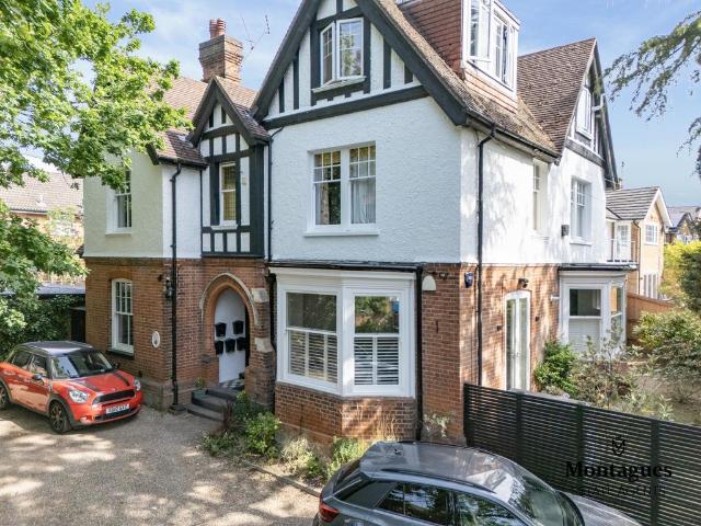 Flat for sale in Ivy Chimneys, Epping