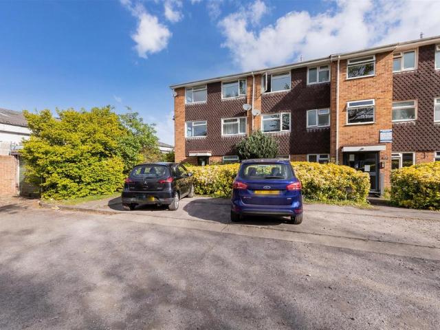 Flat for sale in Slough