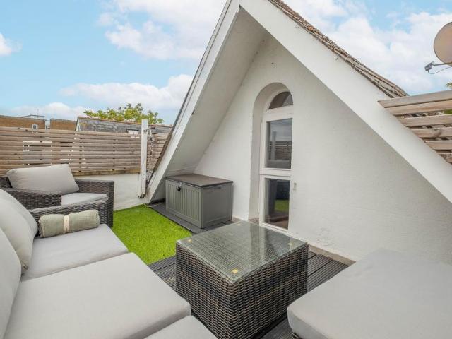 Flat for sale in Oakhill, Greater London