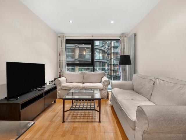 Flat for sale in Isle Of Dogs, Isle Of Man