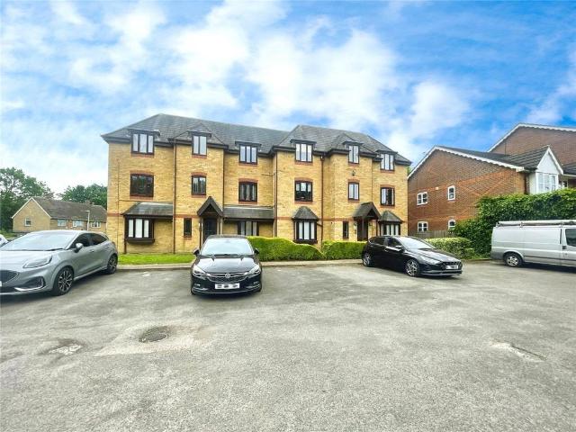 Flat for sale in Kingswood, North Watford