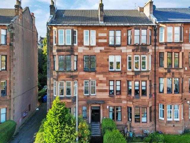 Flat for sale in Thornwood, Glasgow