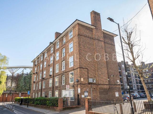 Flat for sale in Oval, Isle Of Man