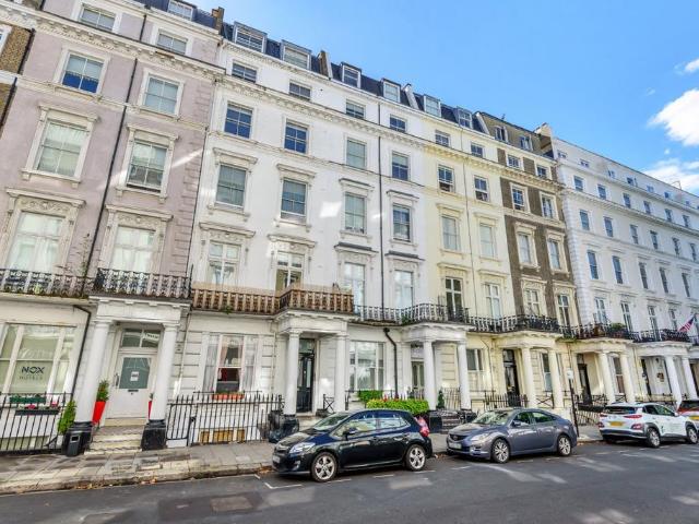 Flat for sale in Bayswater, Greater London