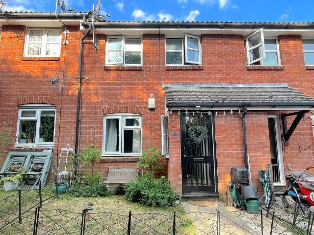Flat for sale in Oad Street, Kent