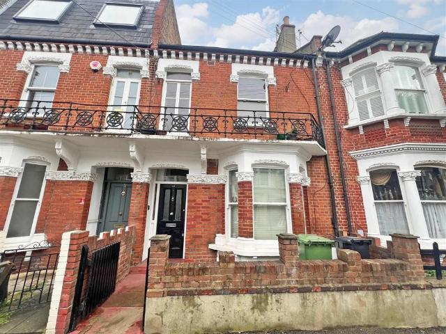Flat for sale in Fulham, Greater London