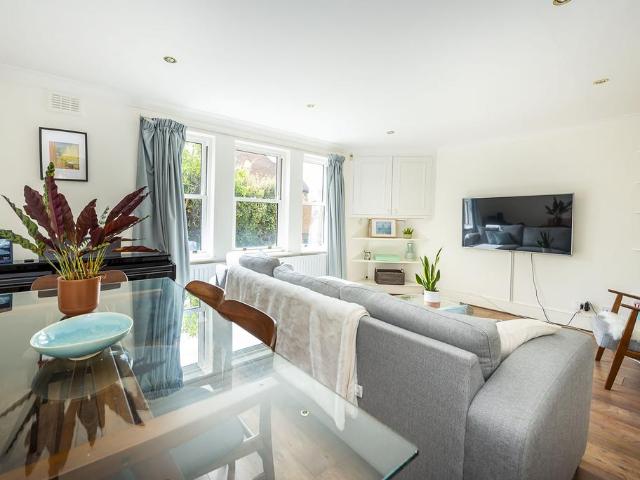 Flat for sale in Putney, Greater London