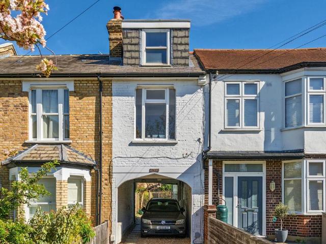 Flat for sale in Dulwich, Greater London