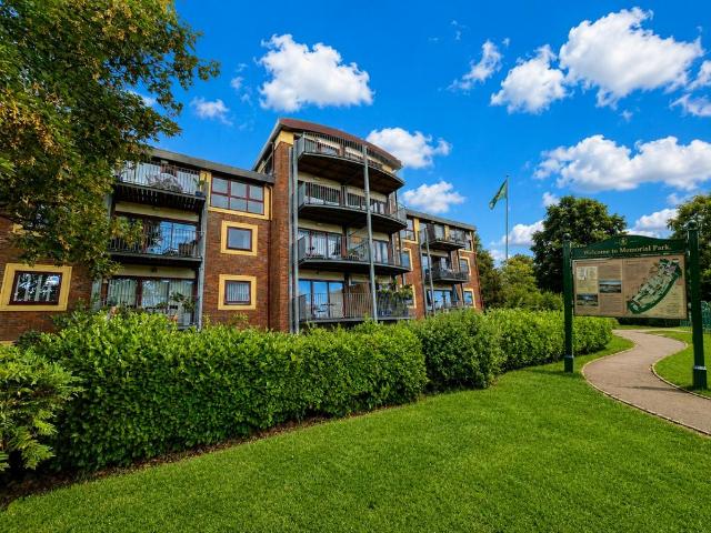 Flat for sale in Spring Park, Luton
