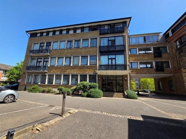 Flat for sale in Old Ford, Bow