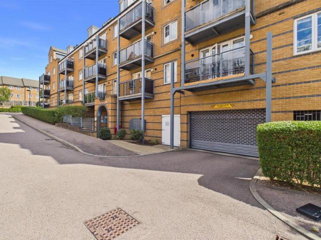 Flat for sale in Hertford, Colliers End