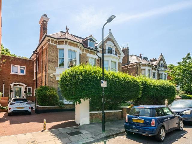 Flat for sale in South Hampstead, Greater London
