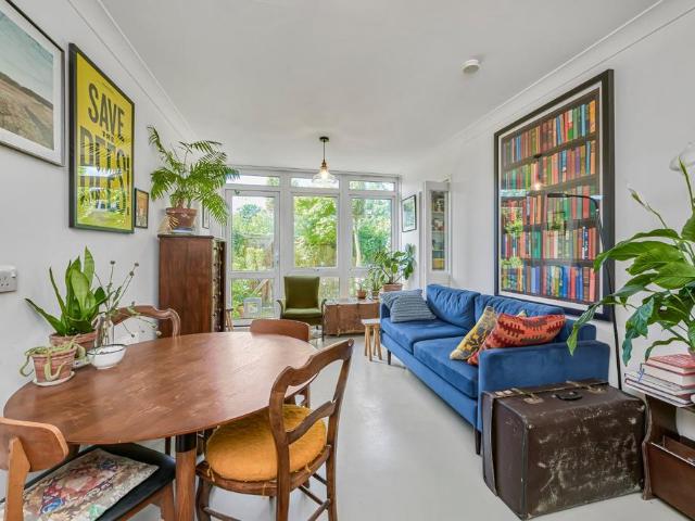 Flat for sale in Brixton, Greater London