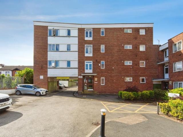 Flat for sale in Claughton, Birkenhead