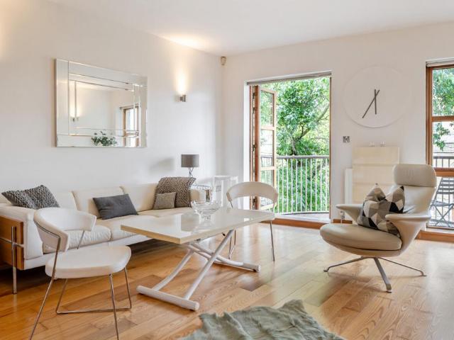 Flat for sale in Fulham, Walham Green