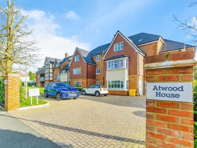 Flat for sale in London Borough of Croydon, Sanderstead