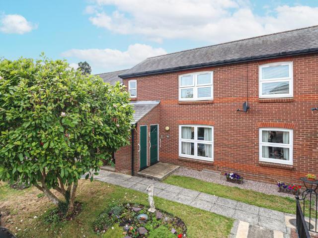 Flat for sale in Five Acres, Hertfordshire