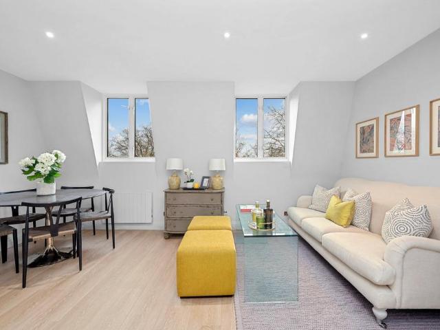 Flat for sale in Earl's Court, Isle Of Man