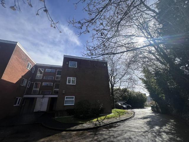 Flat for sale in Cheadle, Greater Manchester