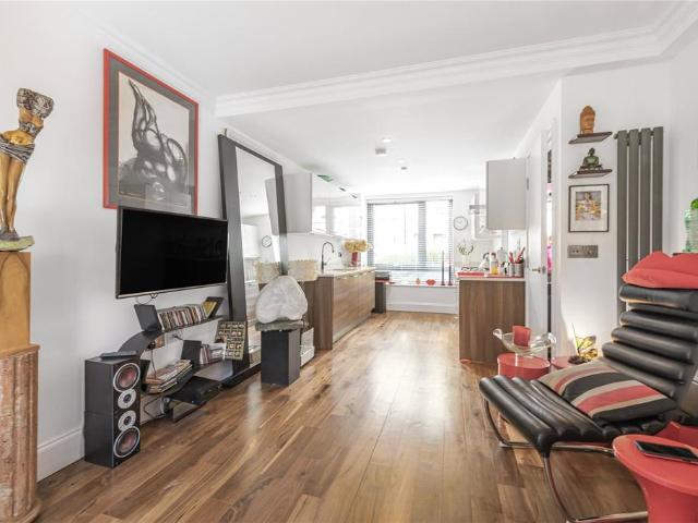 Flat for sale in Fulham, Sands End