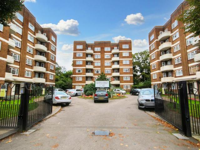Flat for sale in London Borough of Ealing, Greater London