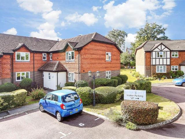 Flat for sale in Uckfield, Cross In Hand