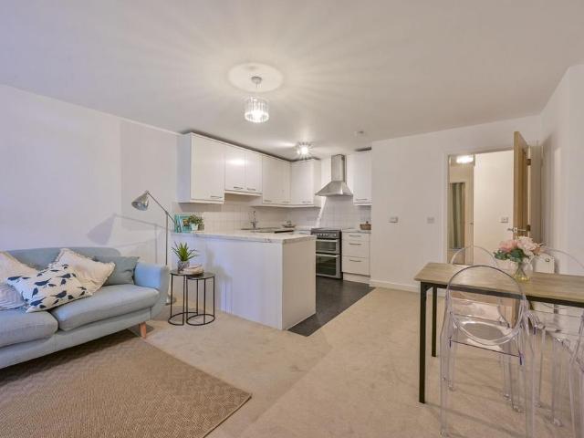Flat for sale in Southfields, Greater London