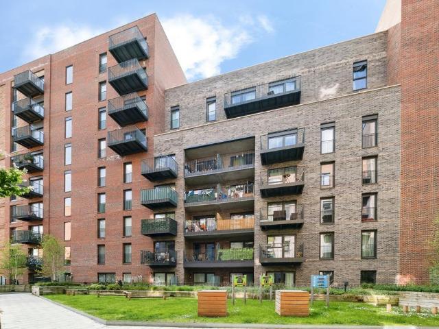 Flat for sale in Plashet, Greater London