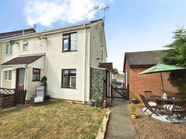 Flat for sale in Eastbridge, Suffolk