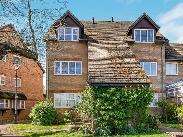 Flat for sale in Hertford, Colliers End