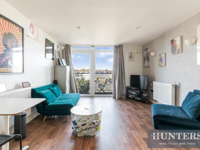 Flat for sale in London Borough of Ealing, Hanwell