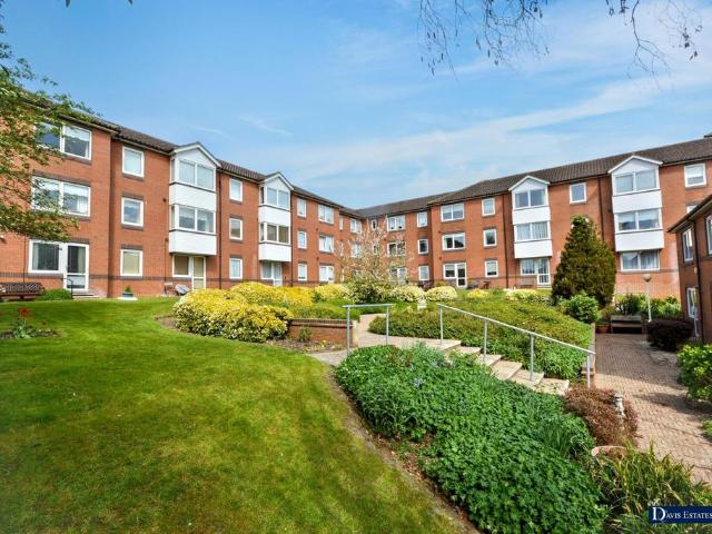 Flat for sale in Hornchurch, Greater London