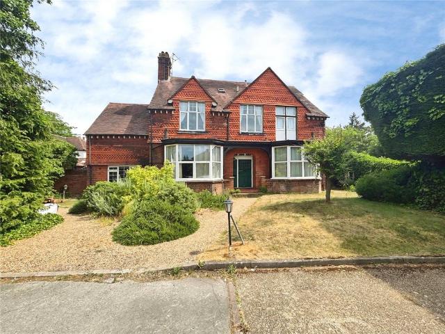 Flat for sale in Berrylands, Greater London