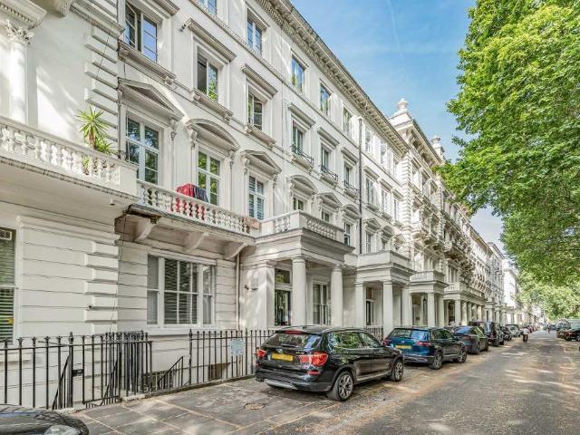 Flat for sale in Paddington, Greater London