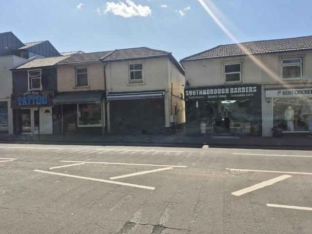 Flat for sale in Southborough, Sandown Park