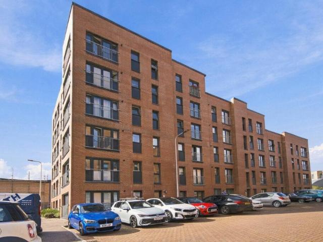 Flat for sale in Leith, Scotland