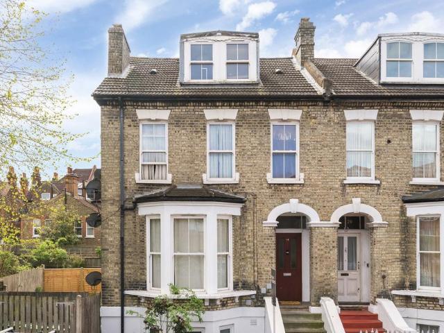 Flat for sale in Streatham, Greater London