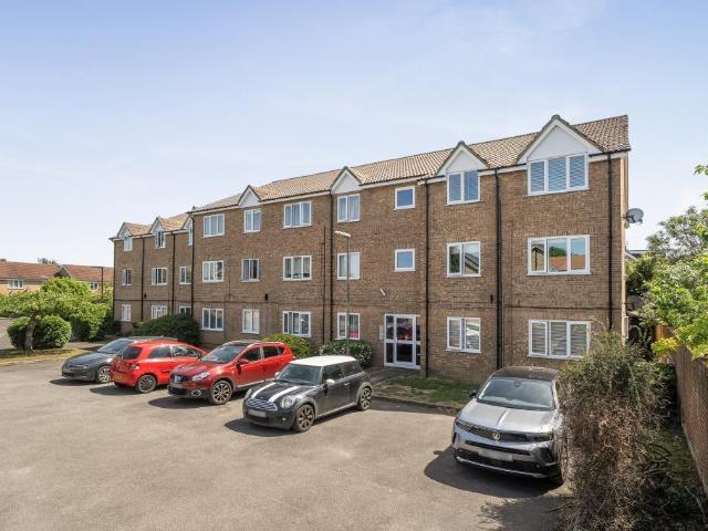 Flat for sale in Kempton Park, Sunbury