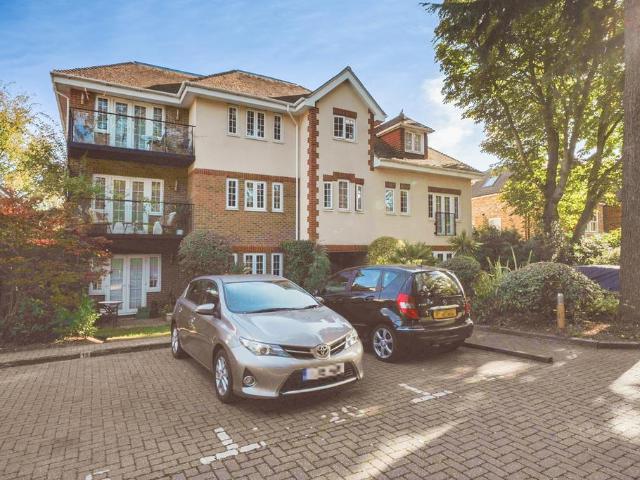 Flat for sale in Sheerwater, Woking