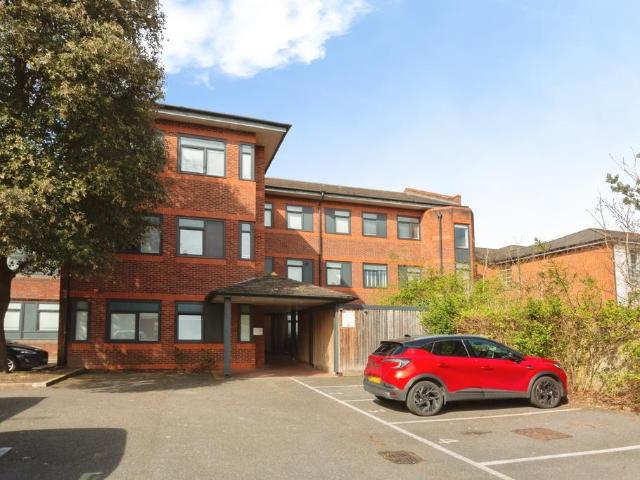 Flat for sale in Fleet, Hart
