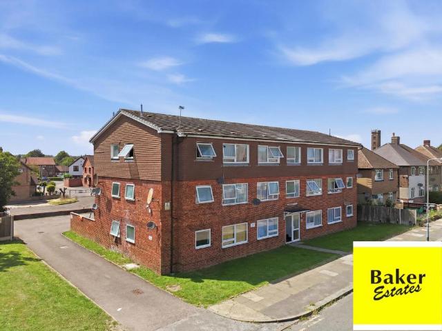 Flat for sale in Hainault, Greater London