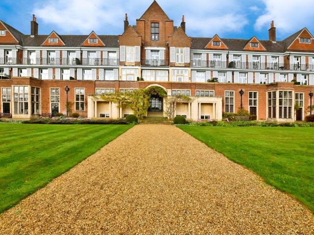 Flat for sale in Littlecote, West Sussex