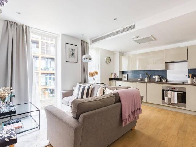 Flat for sale in Bromley-by-Bow, Poplar Grove