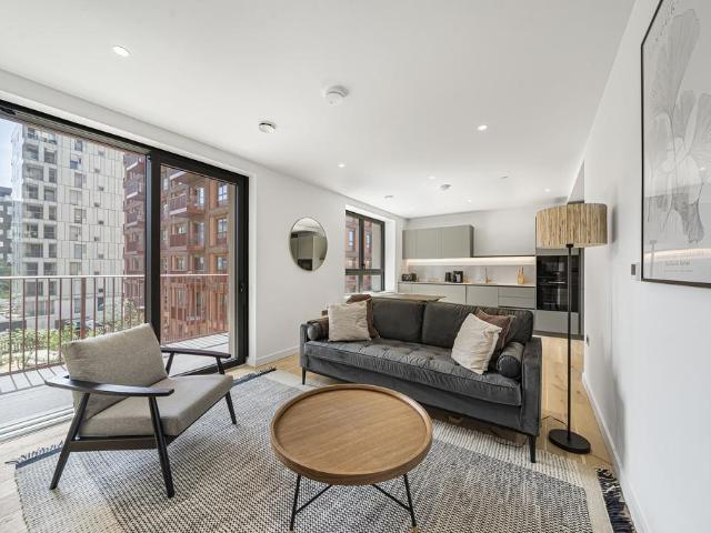 Flat for sale in Greenwich Peninsula, Greater London