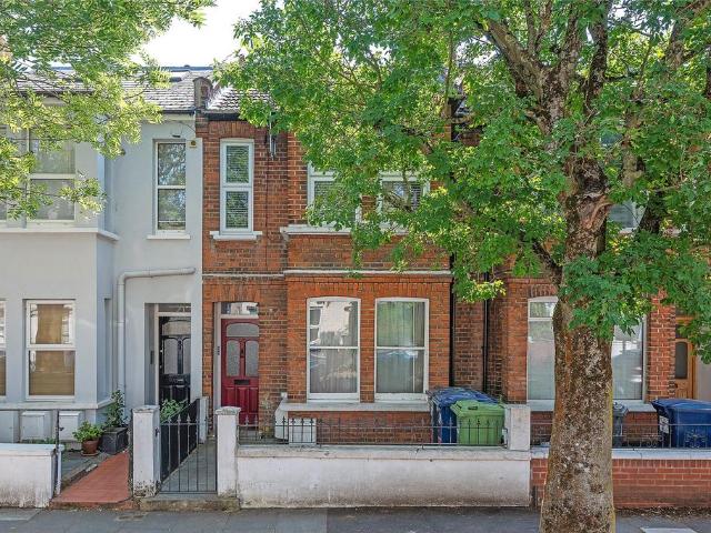 Flat for sale in London Borough of Ealing, Greater London